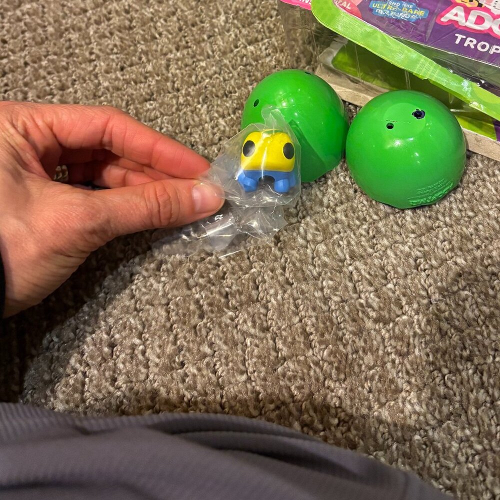 Adopt Me Tropical Time Mini Figure - Frog only